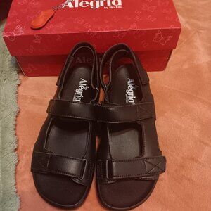 NEW IN BOX ALEGRIA WOMENS HENLEE VEGAN LEATHER SANDALS  BLACK